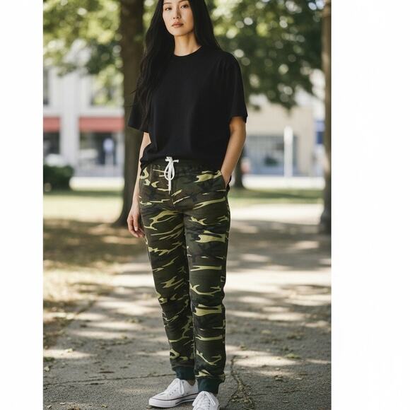 FLY first Love Yourself Camo Sweatpants NWT SZ L Cuffed Hem Pockets Jogging - Picture 1 of 8